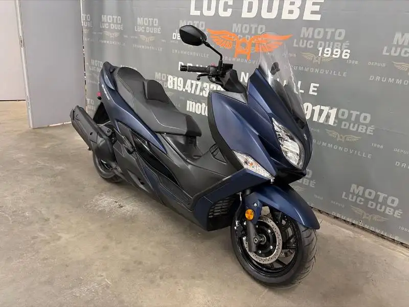 2020 Suzuki Unspecified, 2.380 km, Import Kanada — Foto 2 z 12