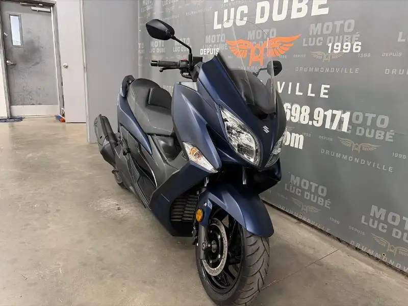 2020 Suzuki Unspecified, 2.380 km, Import Kanada — Foto 3 z 12