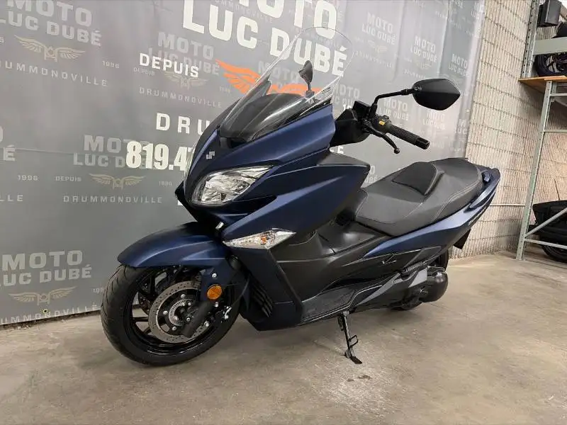 2020 Suzuki Unspecified, 2.380 km, Import Kanada — Foto 7 z 12