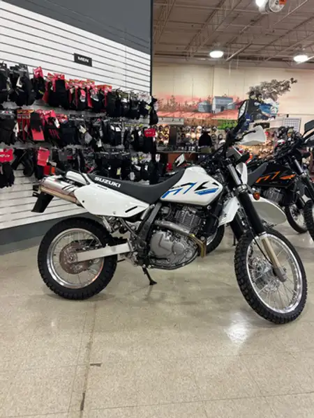 2026 Suzuki DR650SE, weiß, 0 km, Import Kanada — Foto 2 z 2