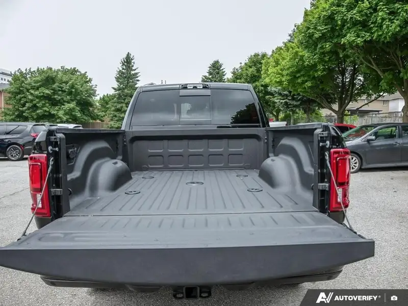 2026 RAM 2500 Laramie, schwarz, 0 km, Import Kanada — Foto 11 z 12