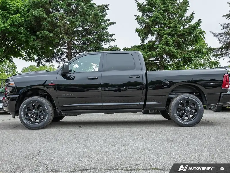 2026 RAM 2500 Laramie, schwarz, 0 km, Import Kanada — Foto 3 z 12