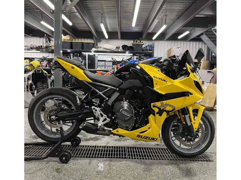 2025 Suzuki Unspecified, gelb, Import Kanada — Foto 1