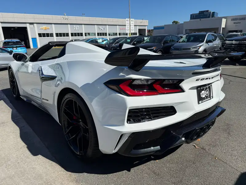 2027 Chevrolet Corvette 2LZ, weiß, 1 km, Import Kanada — Foto 8 z 12