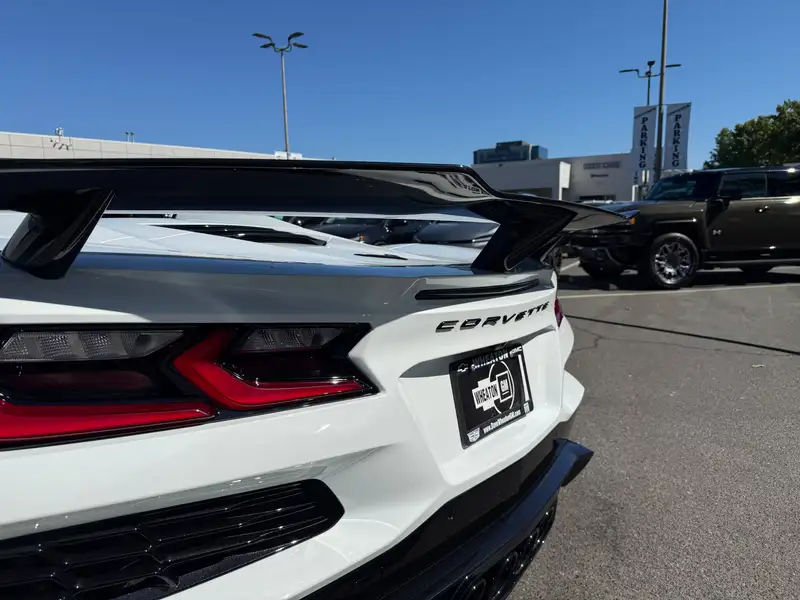 2027 Chevrolet Corvette 2LZ, weiß, 1 km, Import Kanada — Foto 9 z 12