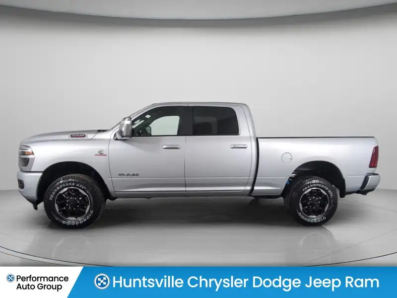 2027 RAM 2500 Laramie, silber, Import Kanada — Foto 8 z 12