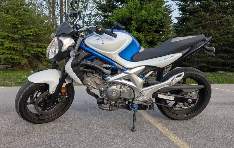 2009 Suzuki Gladius, blau, 14.600 km, Import Kanada — Foto 1