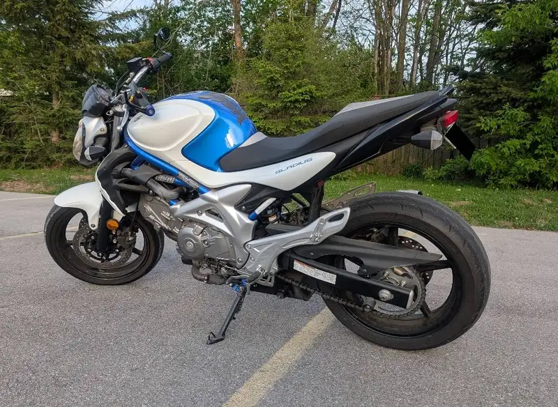 2009 Suzuki Gladius, blau, 14.600 km, Import Kanada — Foto 2 z 5