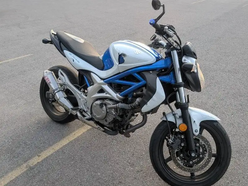 2009 Suzuki Gladius, blau, 14.600 km, Import Kanada — Foto 3 z 5