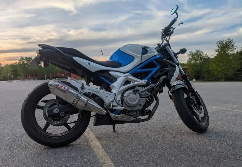 2009 Suzuki Gladius, blau, 14.600 km, Import Kanada — Foto 4 z 5
