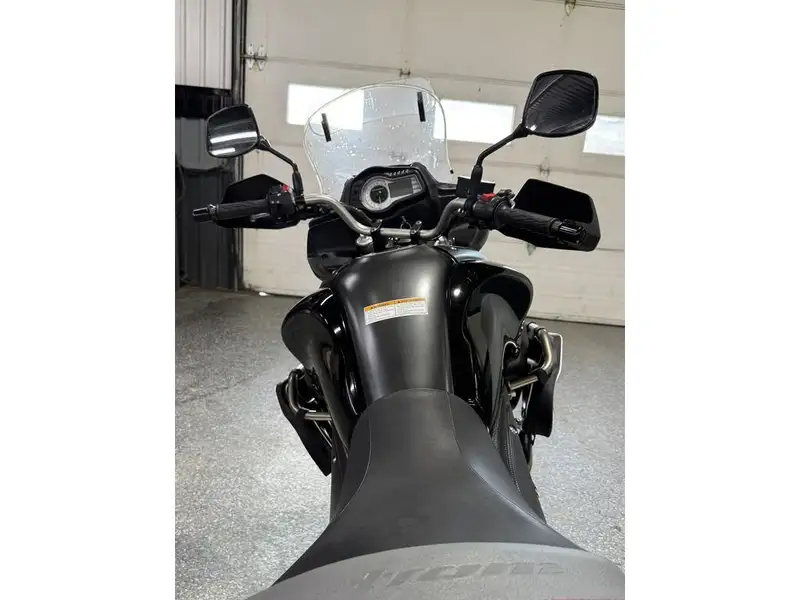 2016 Suzuki Unspecified, schwarz, Import Kanada — Foto 11 z 12