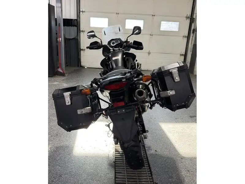 2016 Suzuki Unspecified, schwarz, Import Kanada — Foto 3 z 12