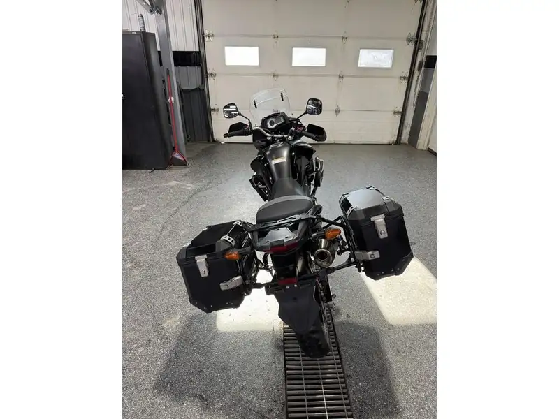 2016 Suzuki Unspecified, schwarz, Import Kanada — Foto 4 z 12