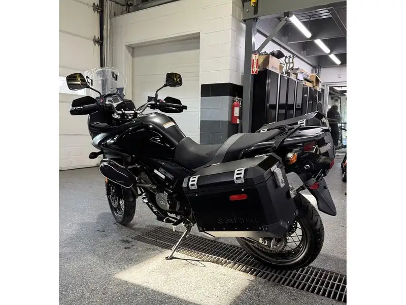 2016 Suzuki Unspecified, schwarz, Import Kanada — Foto 5 z 12