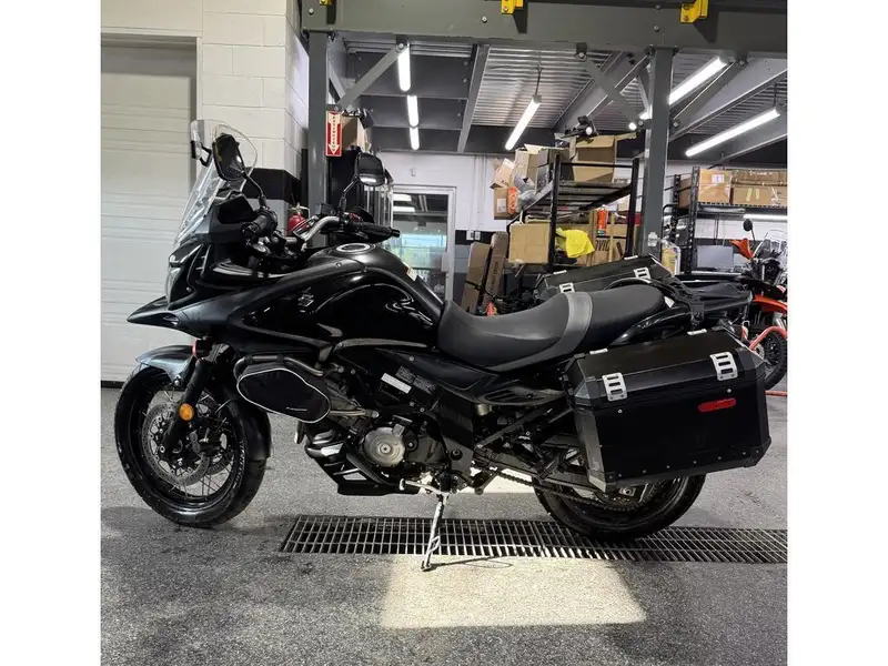 2016 Suzuki Unspecified, schwarz, Import Kanada — Foto 6 z 12