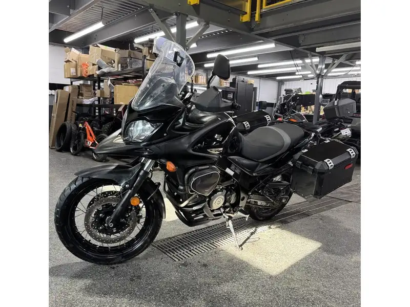 2016 Suzuki Unspecified, schwarz, Import Kanada — Foto 7 z 12