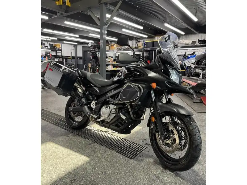 2016 Suzuki Unspecified, schwarz, Import Kanada — Foto 9 z 12