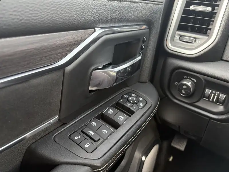 2027 RAM 2500 Laramie, grau, 0 km, Import Kanada — Foto 12 z 12