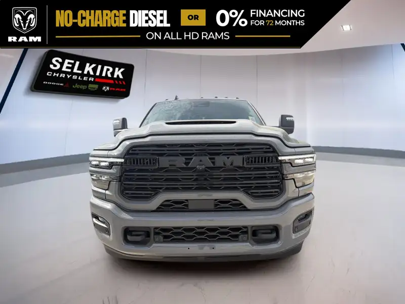 2027 RAM 2500 Laramie, grau, 0 km, Import Kanada — Foto 2 z 12