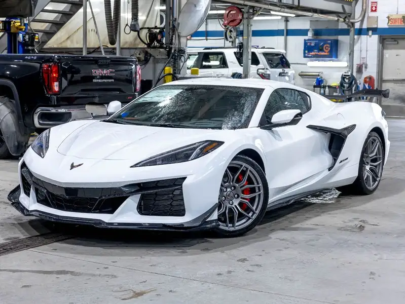 2027 Chevrolet Corvette 2LZ *CARBON PKG* GT2 *VIDEO RECORDER* HUD *BOSE, weiß, 3 km, Import Kanada — Foto 1