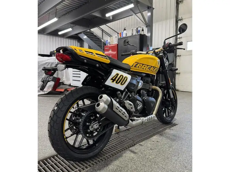 2027 Triumph Tracker 400, gelb, Import Kanada — Foto 2 z 11