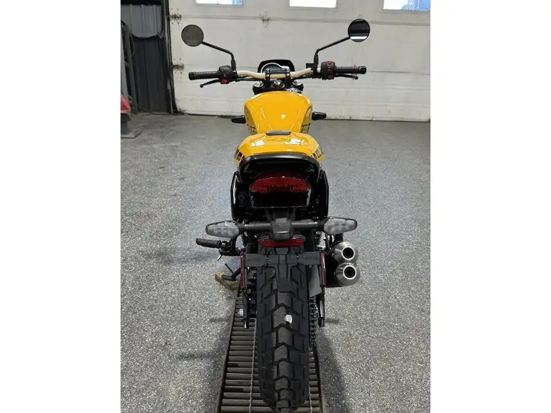 2027 Triumph Tracker 400, gelb, Import Kanada — Foto 3 z 11