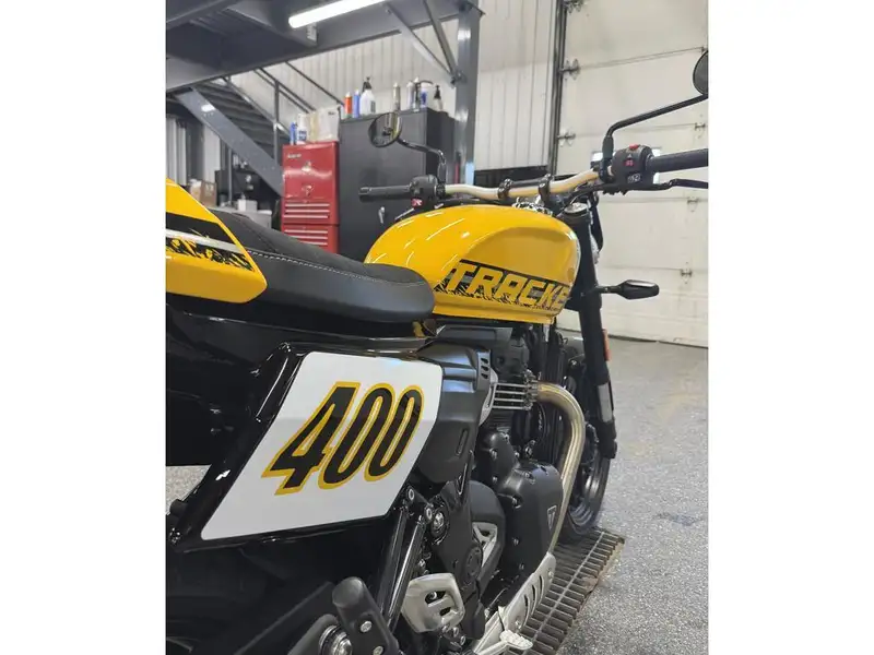 2027 Triumph Tracker 400, gelb, Import Kanada — Foto 9 z 11