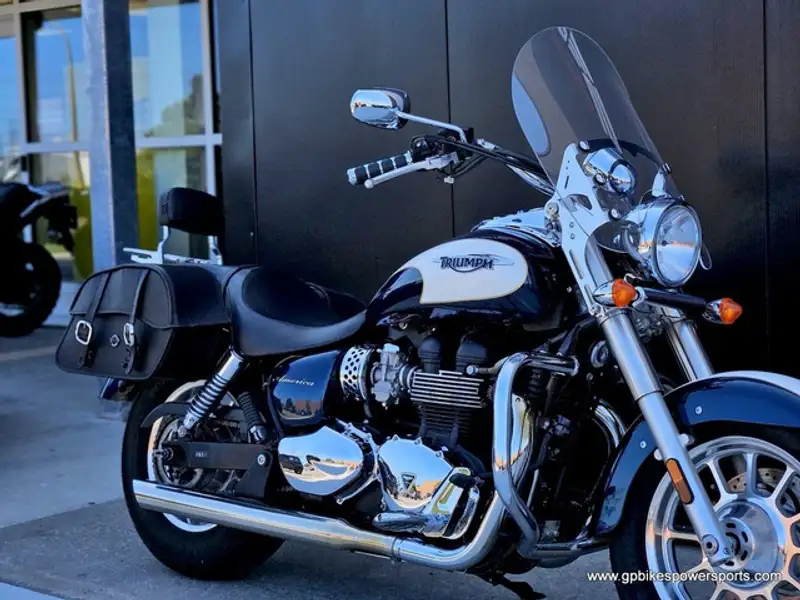 2011 Triumph America, blau, 18.049 km, Import Kanada — Foto 9 z 12