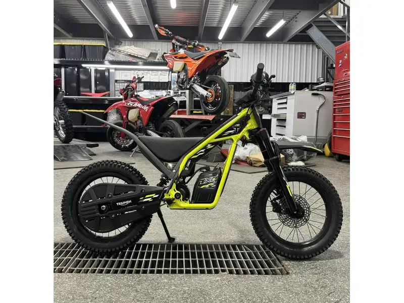 2026 Triumph TXP-16, gelb, Import Kanada — Foto 1