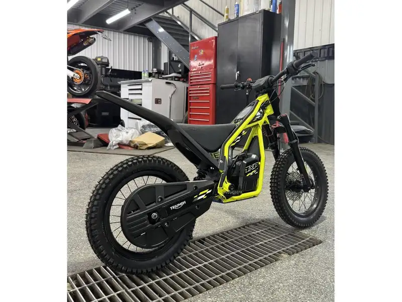 2026 Triumph TXP-16, gelb, Import Kanada — Foto 2 z 9