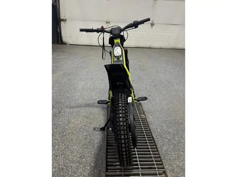 2026 Triumph TXP-16, gelb, Import Kanada — Foto 3 z 9