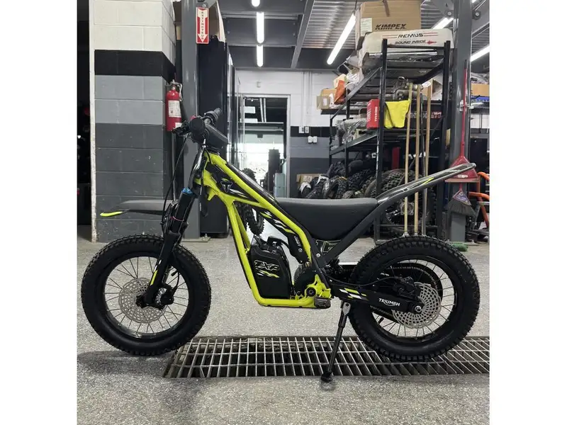 2026 Triumph TXP-16, gelb, Import Kanada — Foto 5 z 9