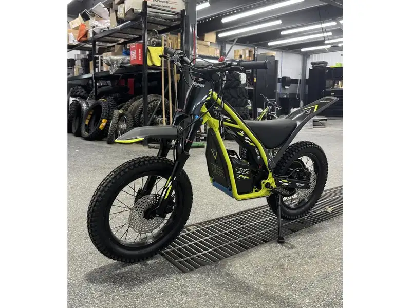 2026 Triumph TXP-16, gelb, Import Kanada — Foto 6 z 9