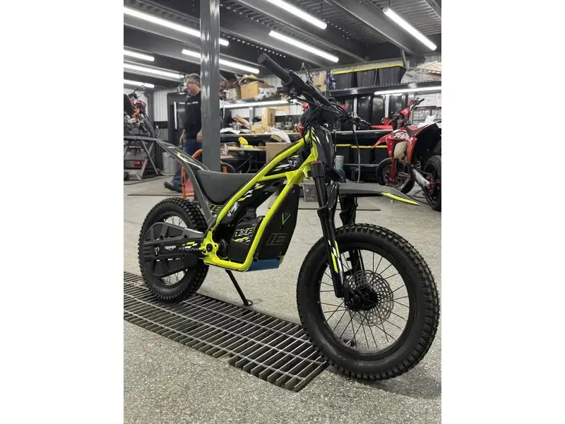 2026 Triumph TXP-16, gelb, Import Kanada — Foto 8 z 9
