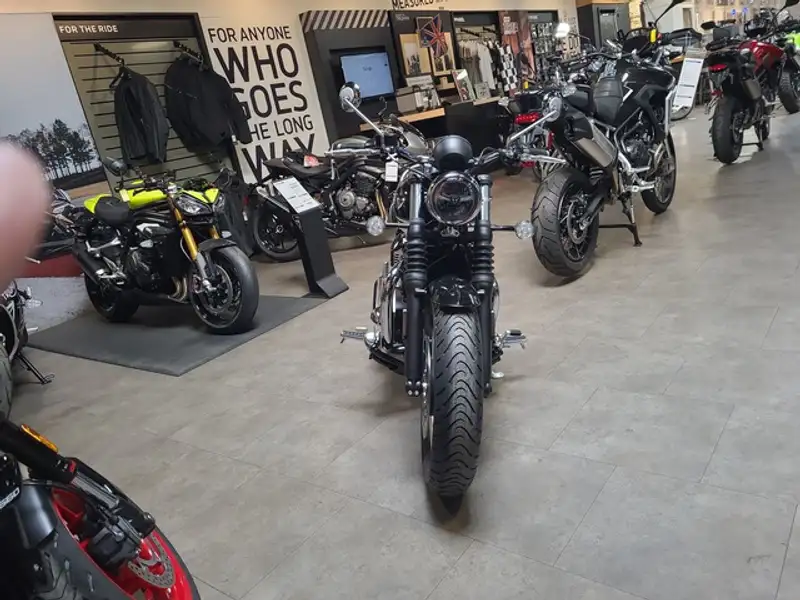 2026 Triumph Speedmaster, schwarz, 12 km, Import Kanada — Foto 7 z 12