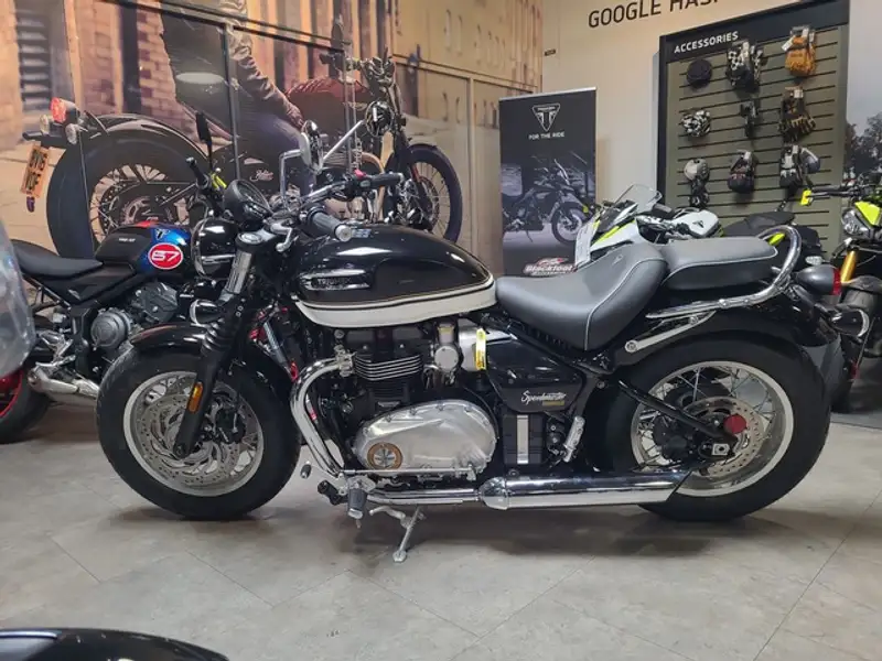 2026 Triumph Speedmaster, schwarz, 12 km, Import Kanada — Foto 9 z 12
