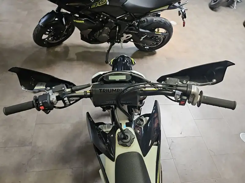 2026 Triumph TF 450-E, gelb, 12 km, Import Kanada — Foto 11 z 12
