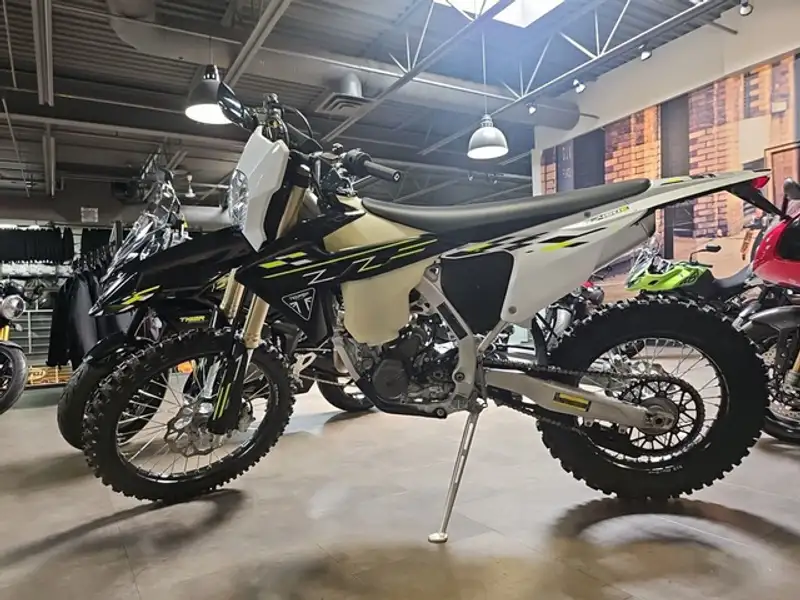 2026 Triumph TF 450-E, gelb, 12 km, Import Kanada — Foto 9 z 12