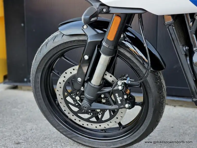 2026 Triumph Unspecified 400, grau, 0 km, Import Kanada — Foto 10 z 12