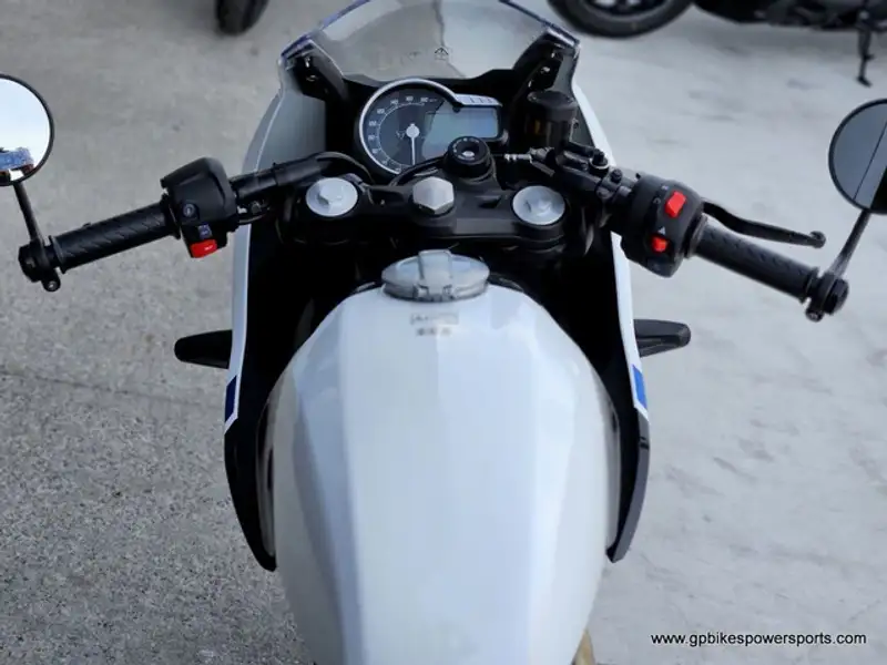 2026 Triumph Unspecified 400, grau, 0 km, Import Kanada — Foto 7 z 12