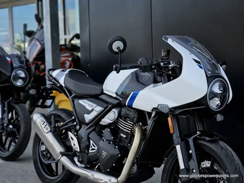 2026 Triumph Unspecified 400, grau, 0 km, Import Kanada — Foto 9 z 12