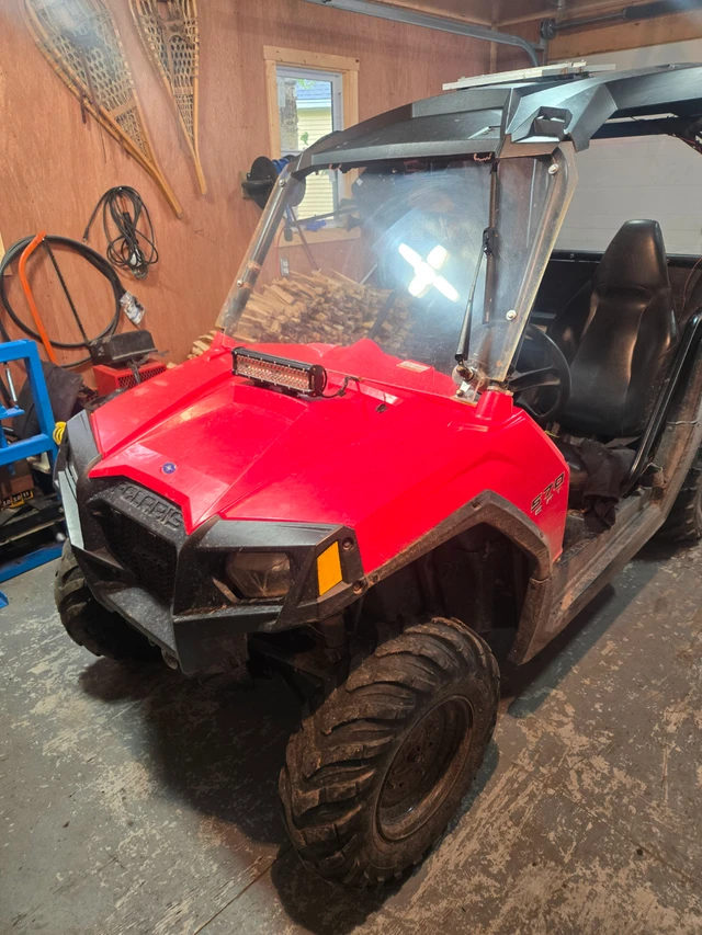 2014 Polaris, Import Kanada — Foto 2 z 3