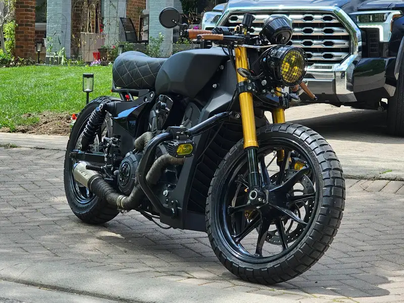 2017 Victory Unspecified Octane Custom, schwarz, 3.520 km, Import Kanada — Foto 1
