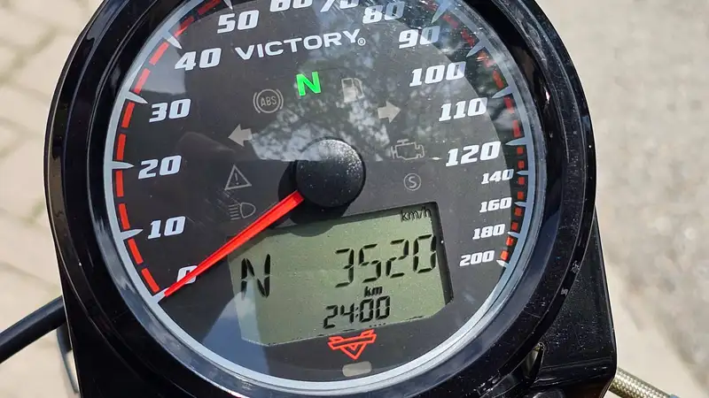 2017 Victory Unspecified Octane Custom, schwarz, 3.520 km, Import Kanada — Foto 4 z 4