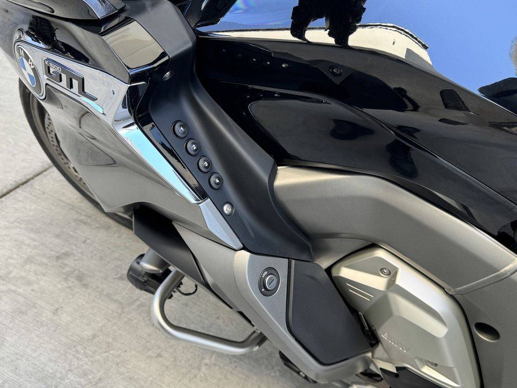 2022 BMW, schwarz, Import USA — Foto 10 z 12