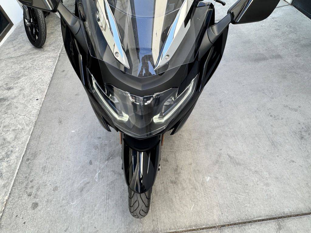 2022 BMW, schwarz, Import USA — Foto 7 z 12