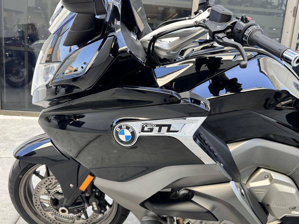 2022 BMW, schwarz, Import USA — Foto 8 z 12