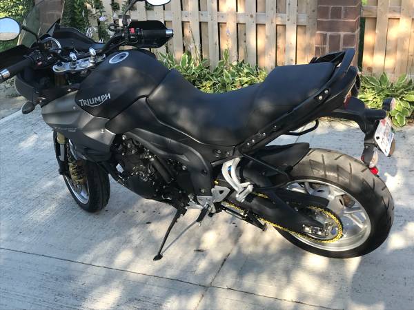 2010 Triumph, Import USA — Foto 1
