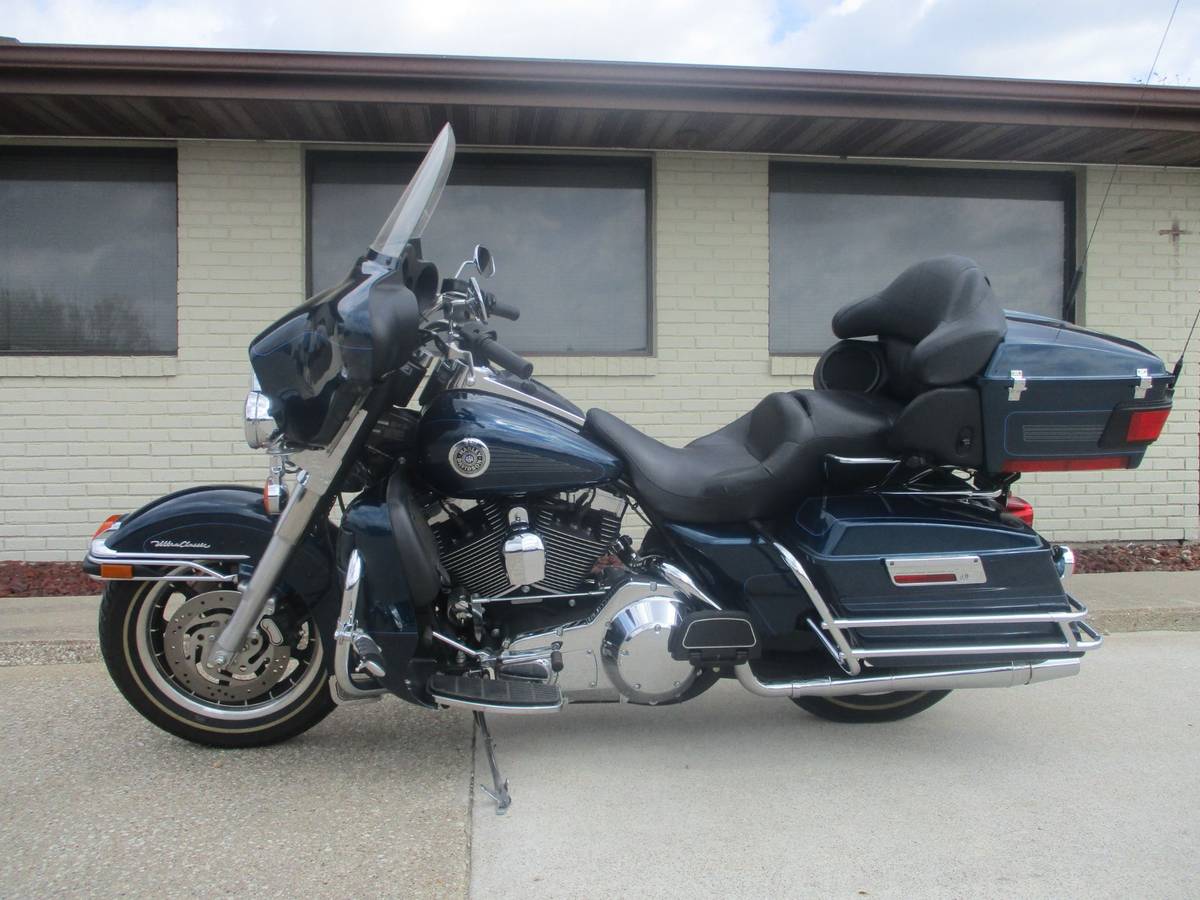 2004 Harley-Davidson, Import USA — Foto 2 z 9
