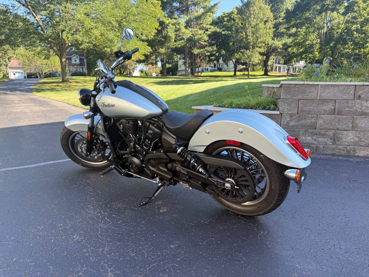 2025 Indian, Import USA — Foto 3 z 12